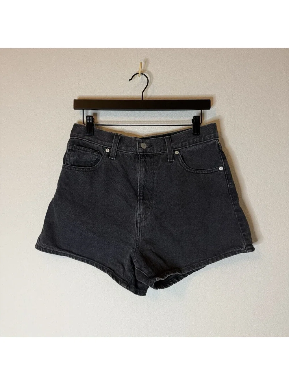 Levi’s High Waisted Mom Shorts Women’s 29 Black Denim High Rise WaterLess